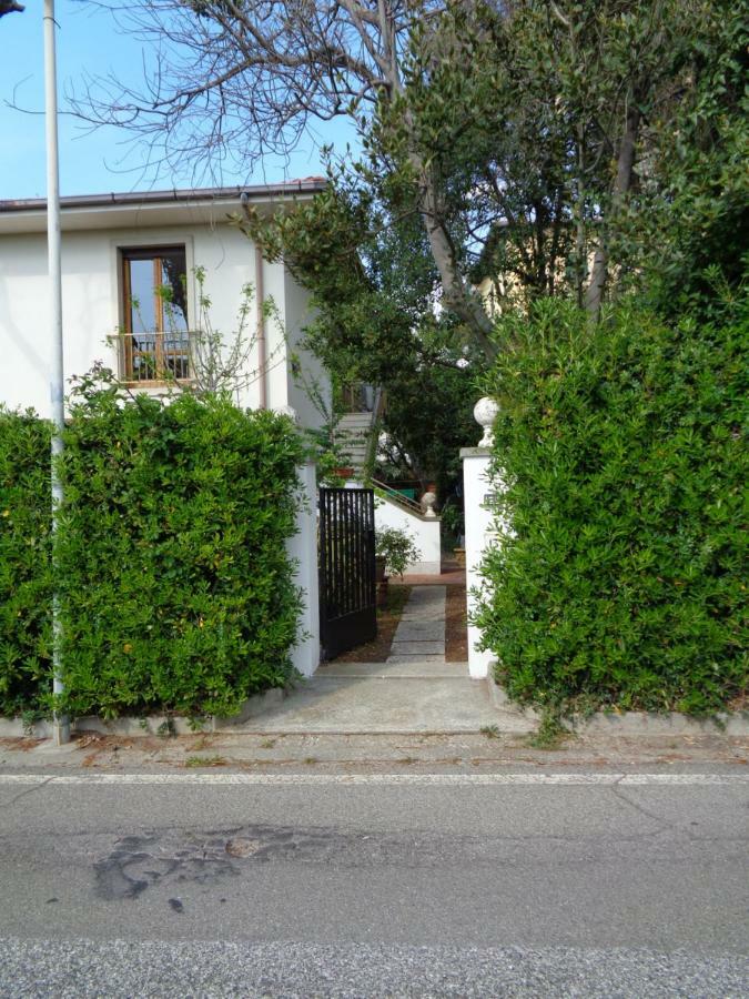 Apartamento La Casa Di Nina Quercianella Exterior foto