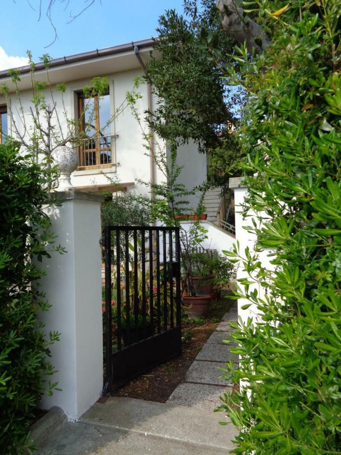 Apartamento La Casa Di Nina Quercianella Exterior foto